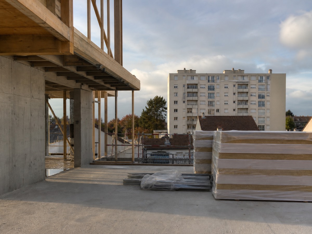 Façades et détails bâtis dans un quartier résidentiel